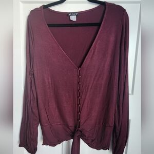 0045.  Venus Burgundy faux button v-neck with tie, Size L